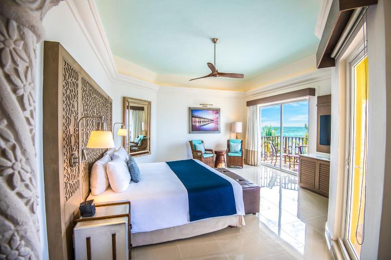 سوئیت پریمیوم با چشم‌انداز دریا, Wyndham Alltra Playa Del Carmen Adults Only All Inclusive