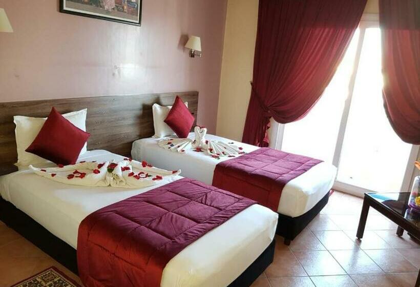 اتاق استاندارد با چشم‌انداز استخر, Tildi Hotel & Spa