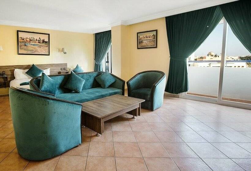 سوییت جونیور با چشم‌انداز شهر, Tildi Hotel & Spa
