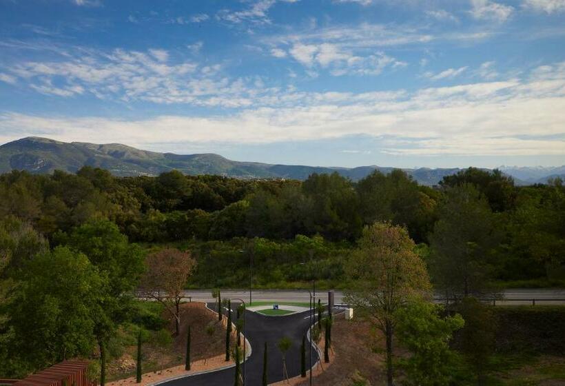 اتاق خانوادگی, Moxy Sophia Antipolis