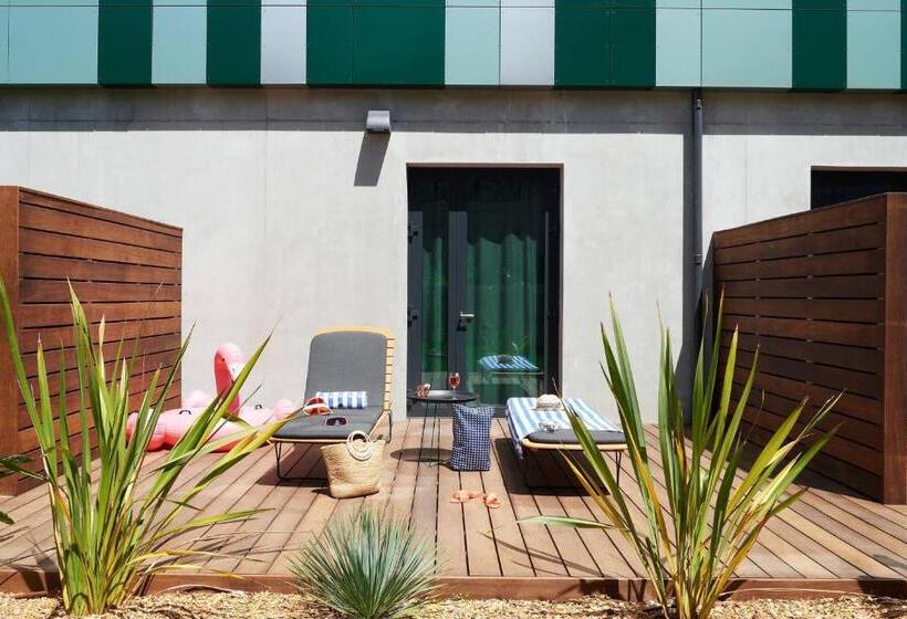 Premium room with terrace, Moxy Sophia Antipolis