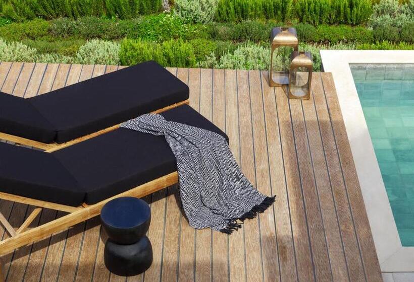 سوییت با چشم‌انداز دریا, Azur Retreat