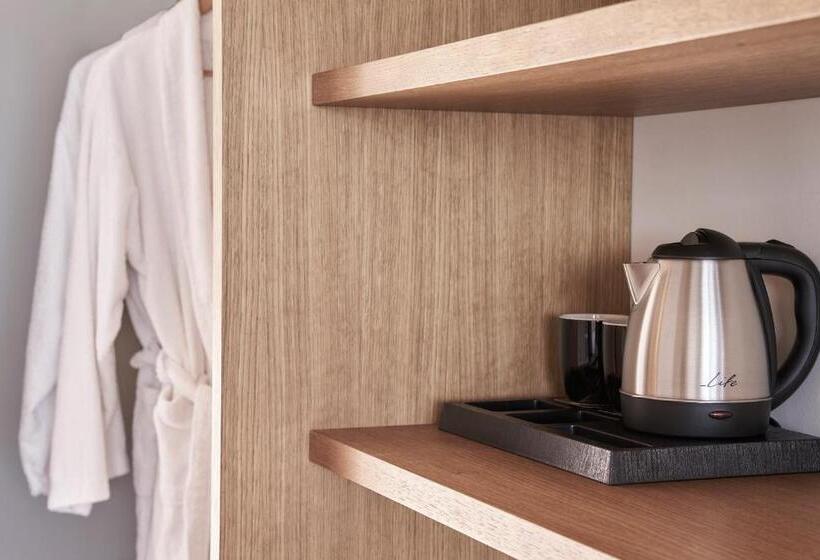 سوئیت جونیور با چشم‌انداز, Celestial All Suites