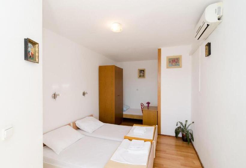 Triple Room Sea View, Guest House Misita