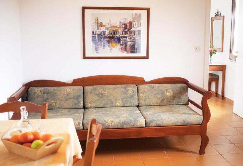 Семейные Апартаменты, Areti Aparthotel