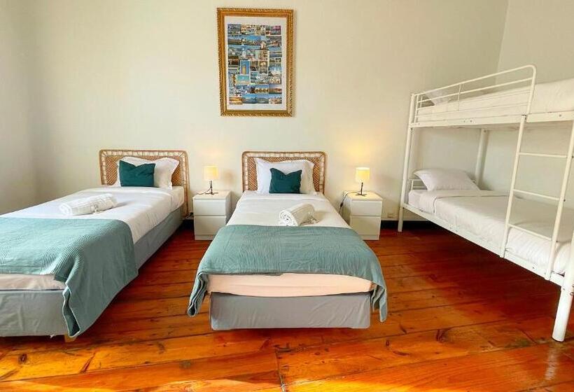 اتاق خانوادگی با سرویس بهداشتی مشترک, Algarve Hostel