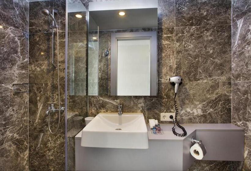 اتاق استاندارد با بالکن و چشم‌انداز دریا, Gallery Residence & Hotel Nişantaşı