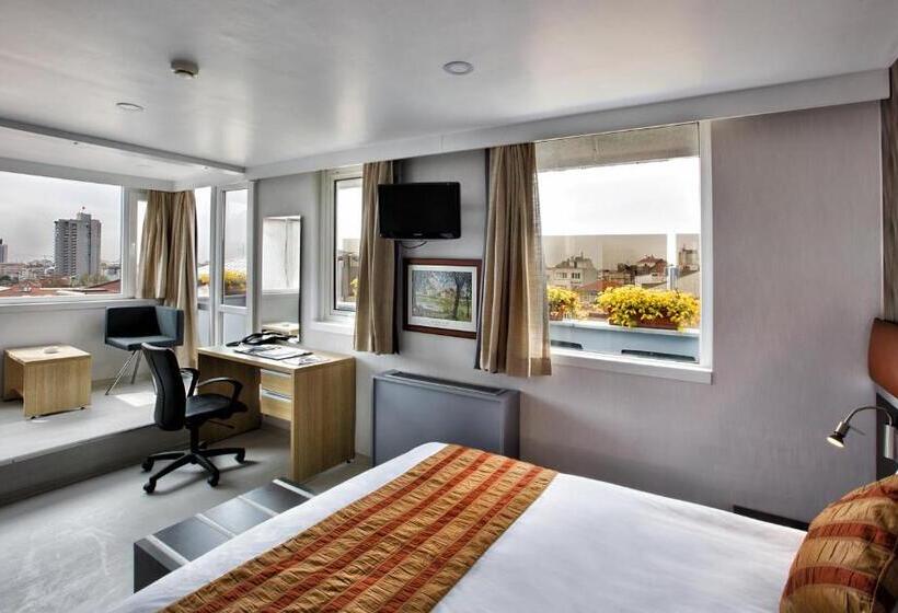 اتاق استاندارد با بالکن و چشم‌انداز دریا, Gallery Residence & Hotel Nişantaşı
