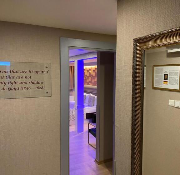 اتاق استاندارد سه تخته با بالکن, Gallery Residence & Hotel Nişantaşı