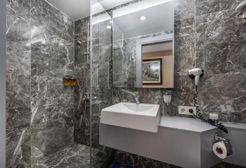 اتاق استاندارد با بالکن و چشم‌انداز دریا, Gallery Residence & Hotel Nişantaşı