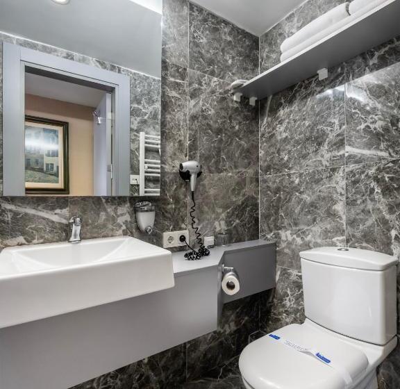 اتاق استاندارد با بالکن و چشم‌انداز دریا, Gallery Residence & Hotel Nişantaşı