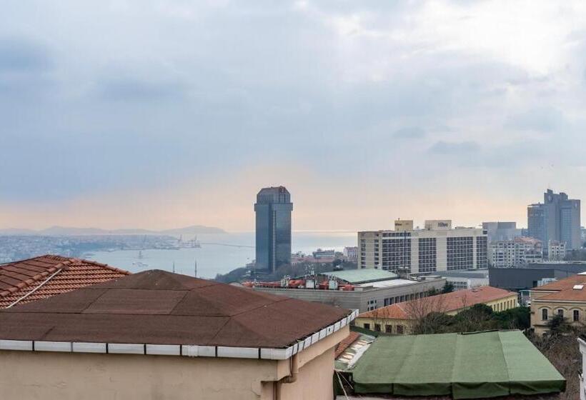 اتاق استاندارد با بالکن و چشم‌انداز دریا, Gallery Residence & Hotel Nişantaşı