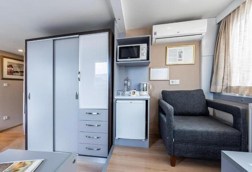 اتاق استاندارد با بالکن و چشم‌انداز دریا, Gallery Residence & Hotel Nişantaşı