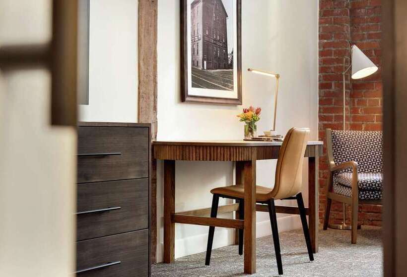 استودیوی پریمیوم, Hilton Club West 57th Street New York