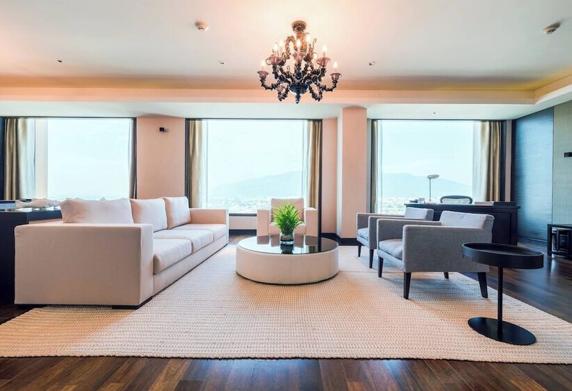 سوییت اجرایی, Chiang Mai Marriott