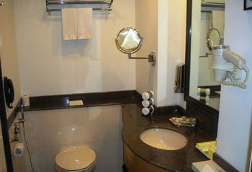 Quarto Classe Business, Lemon Tree  Chennai