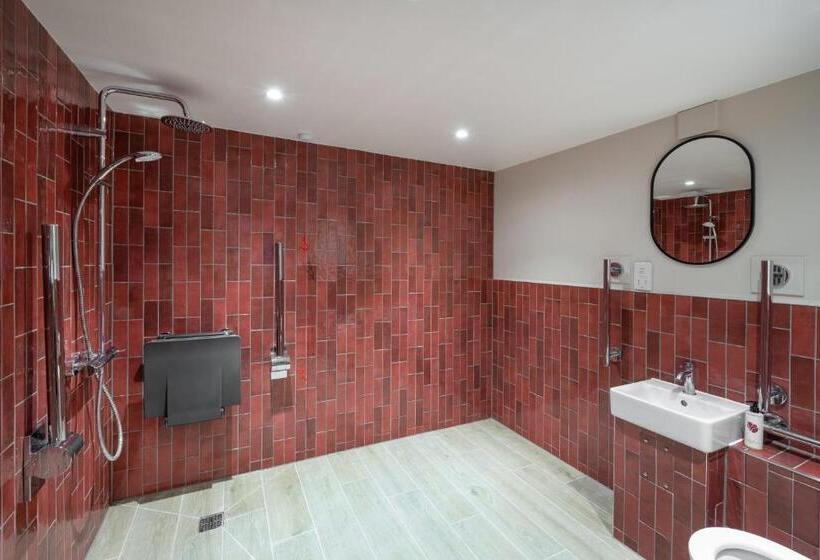 اتاق استاندارد با تخت بزرگ برای معلولان, The Railway Hotel Worthing