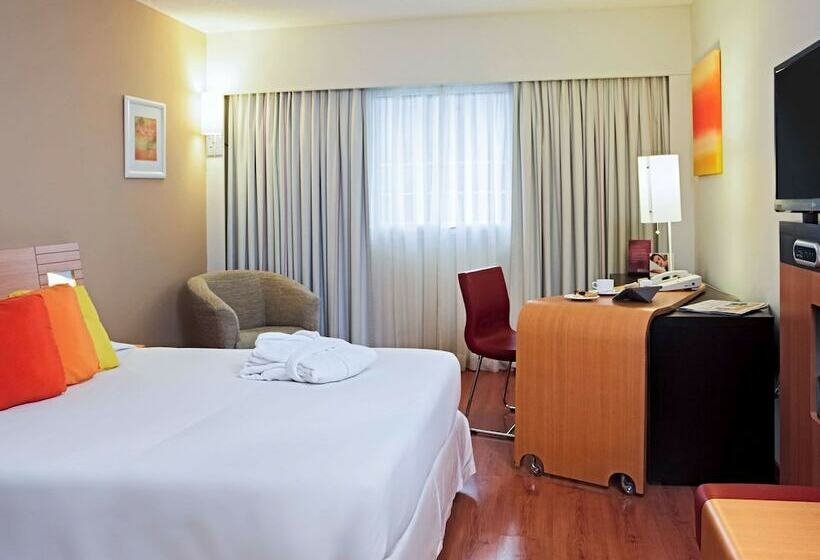 Quarto executivo, Novotel Lima