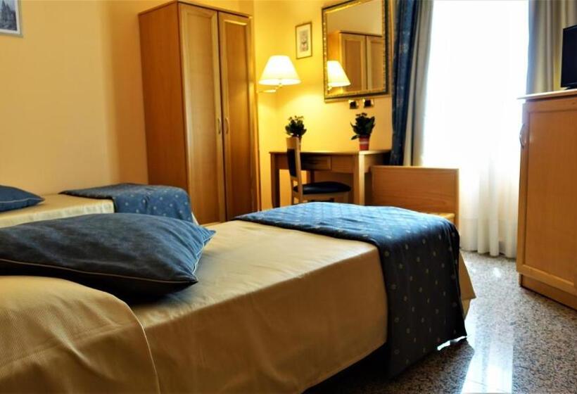 اتاق اکونومی, Bristol