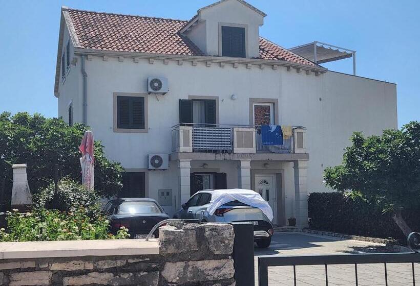 استودیوی استاندارد با چشم‌انداز دریا, Apartments Neva Supetar