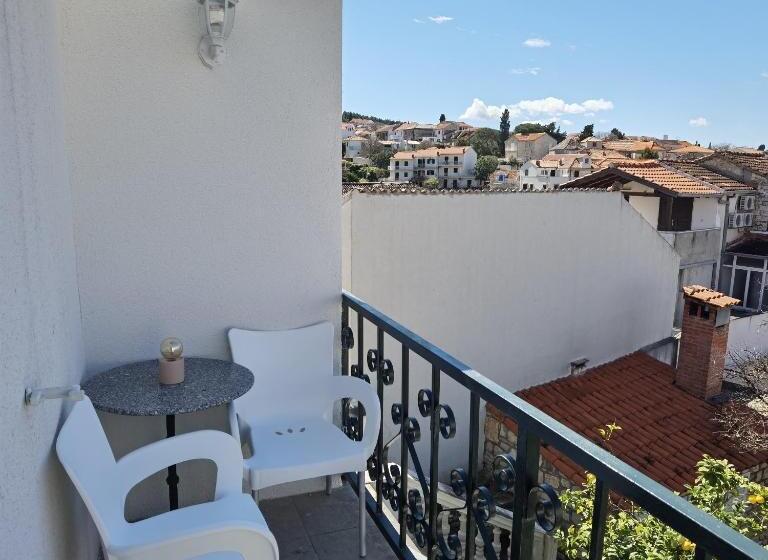 استودیوی استاندارد با چشم‌انداز دریا, Apartments Neva Supetar
