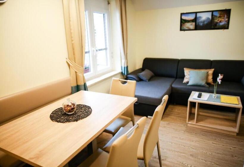 اتاق استاندارد سه نفره, Guest House Vila Moj Mir