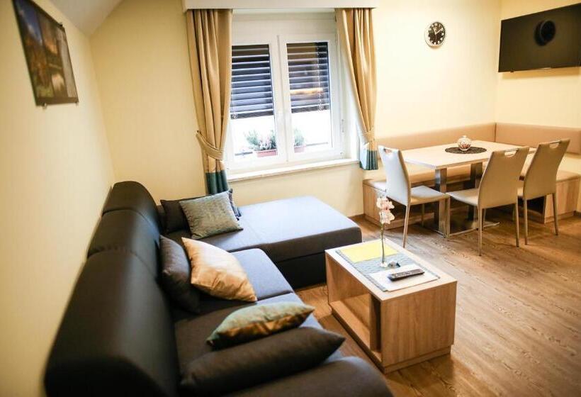 اتاق استاندارد سه نفره, Guest House Vila Moj Mir