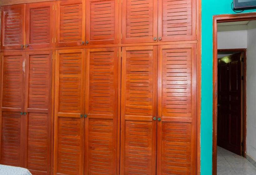 اتاق استاندارد با سرویس بهداشتی مشترک, Hostal Familiar Argeñal