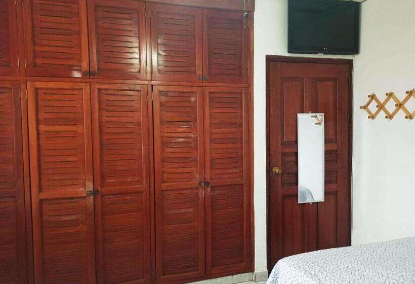 اتاق استاندارد با سرویس بهداشتی مشترک, Hostal Familiar Argeñal