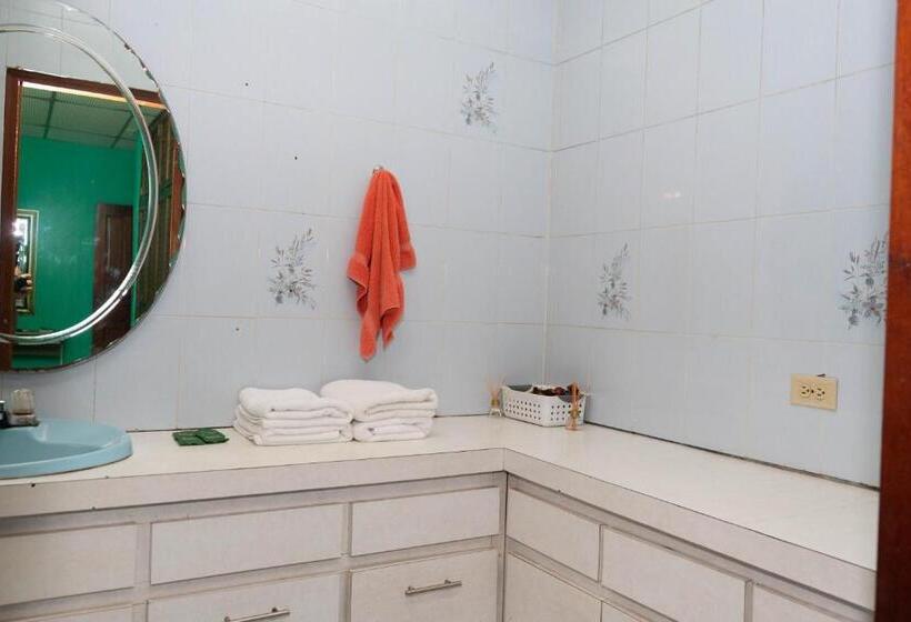 اتاق استاندارد سه نفره, Hostal Familiar Argeñal