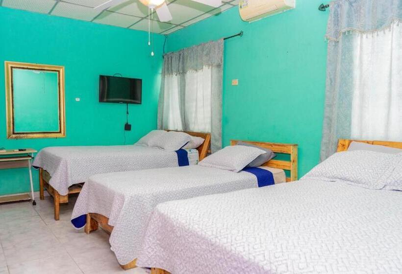 اتاق استاندارد سه نفره, Hostal Familiar Argeñal