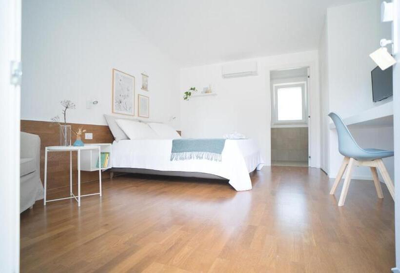 اتاق استاندارد با چشم‌انداز باغ, B&b La Ferula