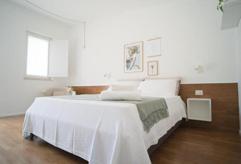 اتاق استاندارد با چشم‌انداز باغ, B&b La Ferula
