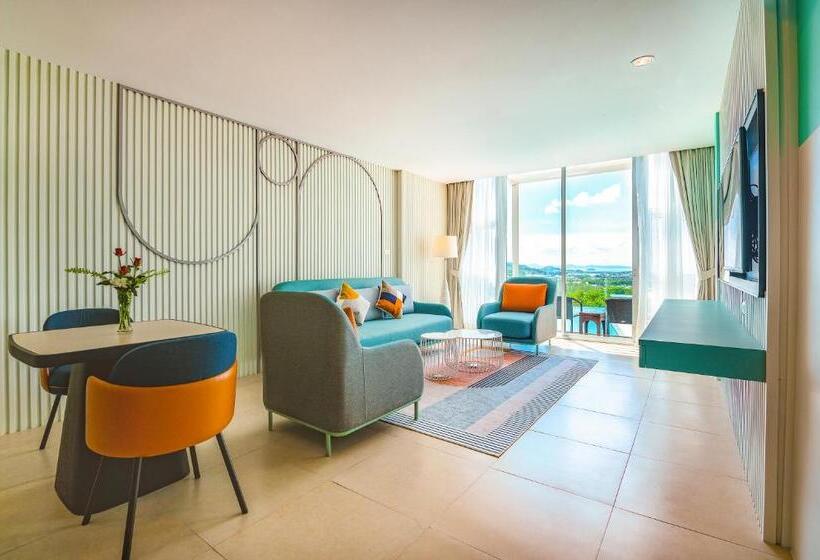سوییت با چشم‌انداز استخر, Hilltop Wellness Resort