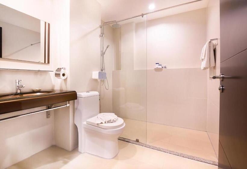 اتاق سوپریور با چشم‌انداز استخر, Hilltop Wellness Resort