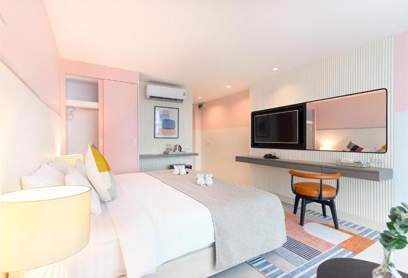 اتاق سوپریور با چشم‌انداز استخر, Hilltop Wellness Resort