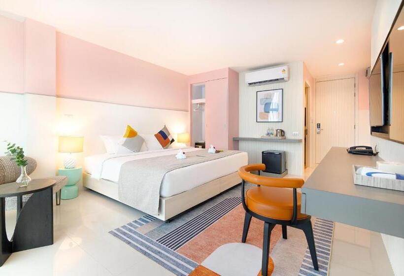 اتاق سوپریور با چشم‌انداز استخر, Hilltop Wellness Resort