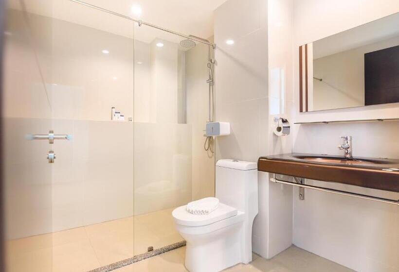 سوییت با چشم‌انداز استخر, Hilltop Wellness Resort