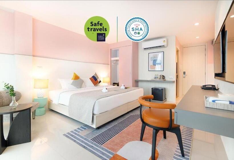 اتاق سوپریور با چشم‌انداز استخر, Hilltop Wellness Resort