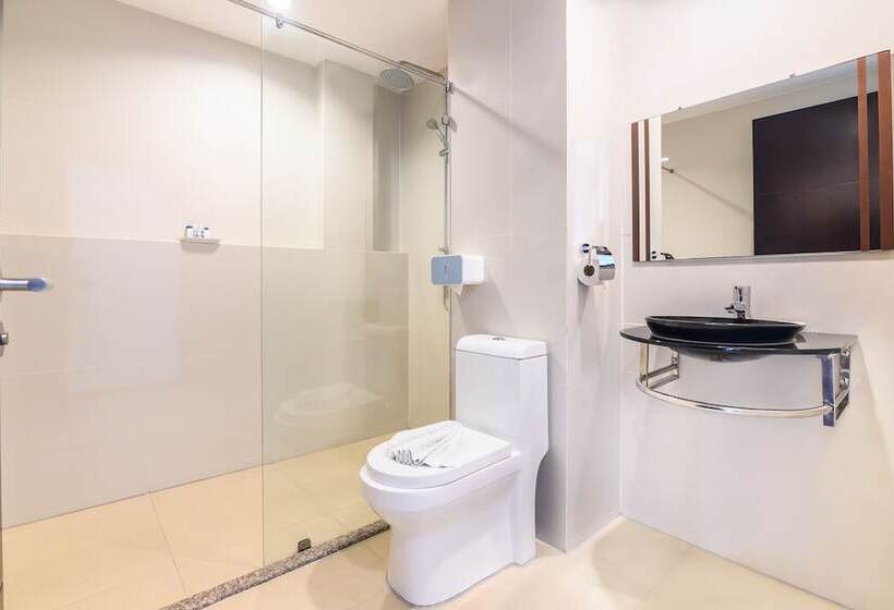 اتاق سوپریور با چشم‌انداز استخر, Hilltop Wellness Resort