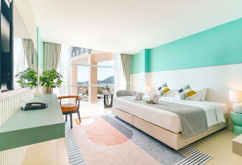 اتاق سوپریور با چشم‌انداز استخر, Hilltop Wellness Resort