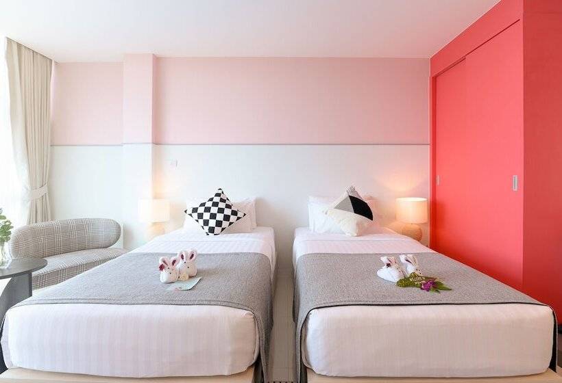 اتاق سوپریور با چشم‌انداز استخر, Hilltop Wellness Resort