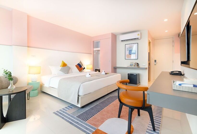 اتاق سوپریور با چشم‌انداز استخر, Hilltop Wellness Resort
