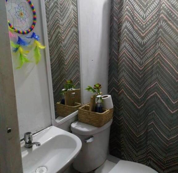 اتاق استاندارد چهار تخته, Inti Hostel Airport