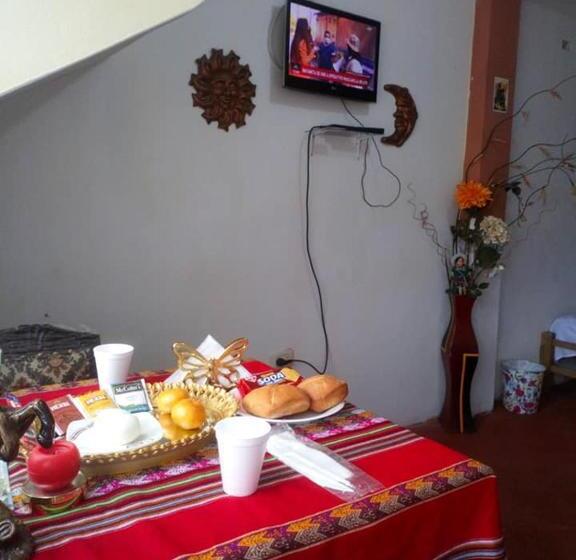اتاق استاندارد چهار تخته, Inti Hostel Airport
