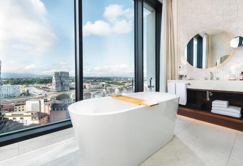 带大床的小型套房, Mövenpick Hotel Basel