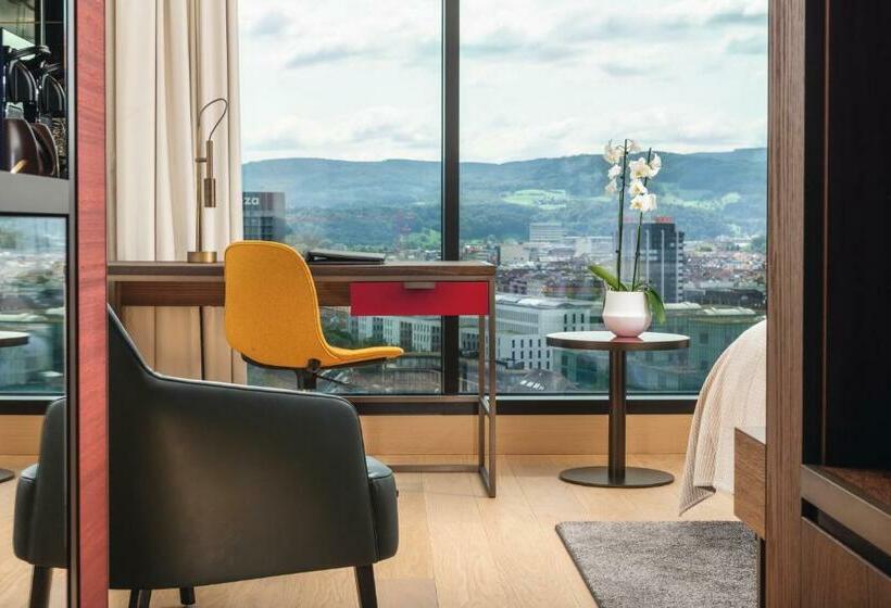 带大床的小型套房, Mövenpick Hotel Basel