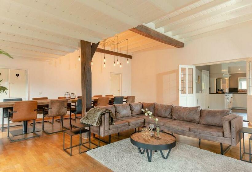 آپارتمان 1 خوابه, Luxury Group Accommodation For 14 People
