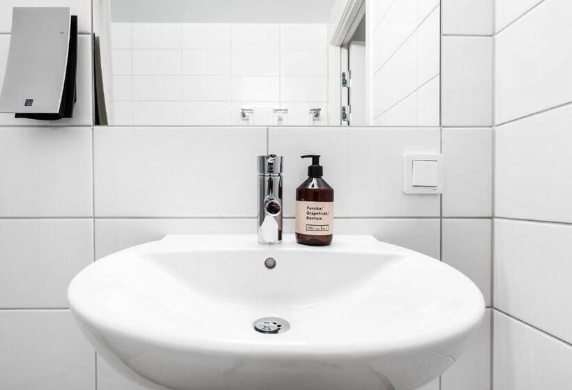 استودیوی استاندارد, Biz Apartment Bromma