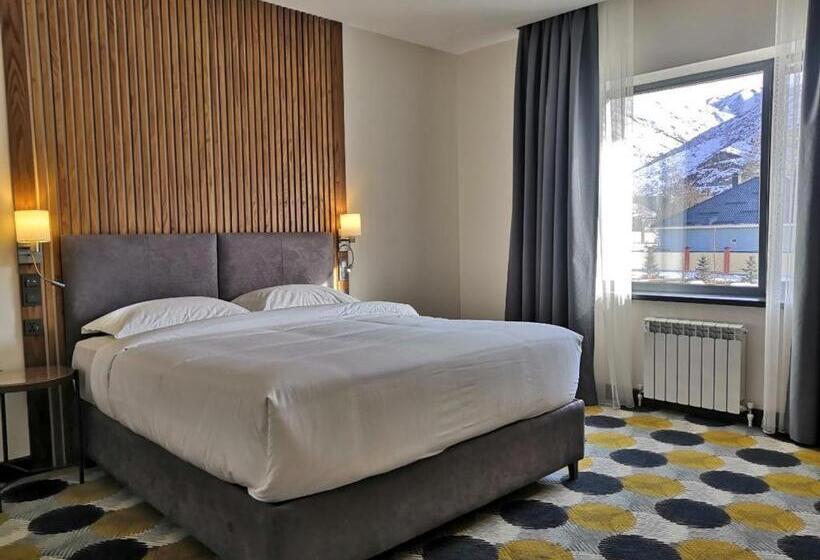 اتاق لوکس با تخت بزرگ, Grand Khan Tengri 4